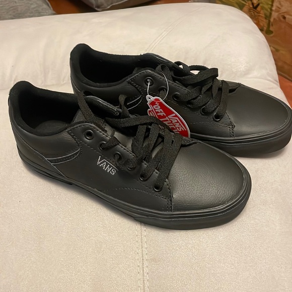 Van shoes new!! - Picture 1 of 4